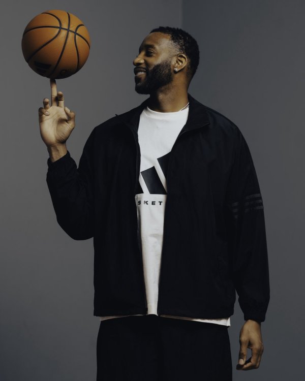 粤友钱 阿迪达斯官方庆祝与麦克格雷迪完成签约：T-mac，欢迎回来