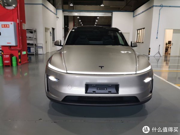 信通配资 近距离实拍Model Y L：360度看六座纯电标杆的细节质感